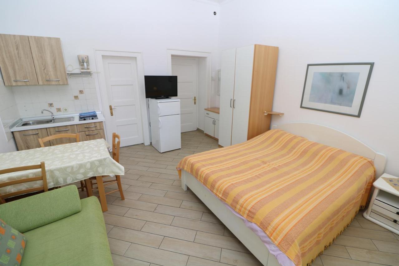 Studio Apartments Cavrak With Terrace バスカ エクステリア 写真