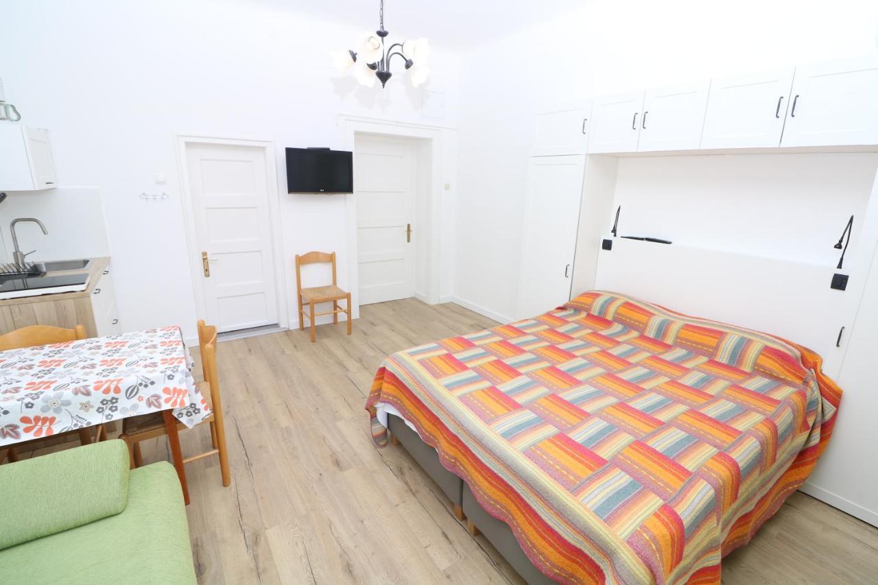 Studio Apartments Cavrak With Terrace バスカ エクステリア 写真