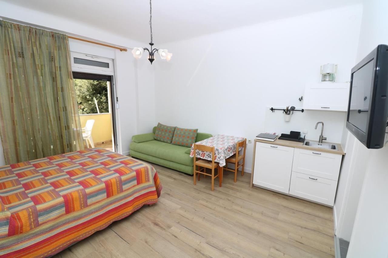 Studio Apartments Cavrak With Terrace バスカ エクステリア 写真