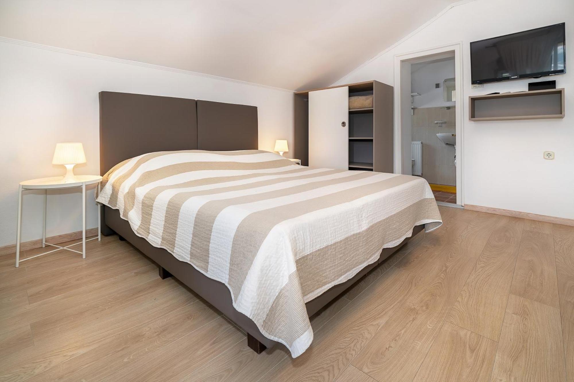 Studio Apartments Cavrak With Terrace バスカ エクステリア 写真